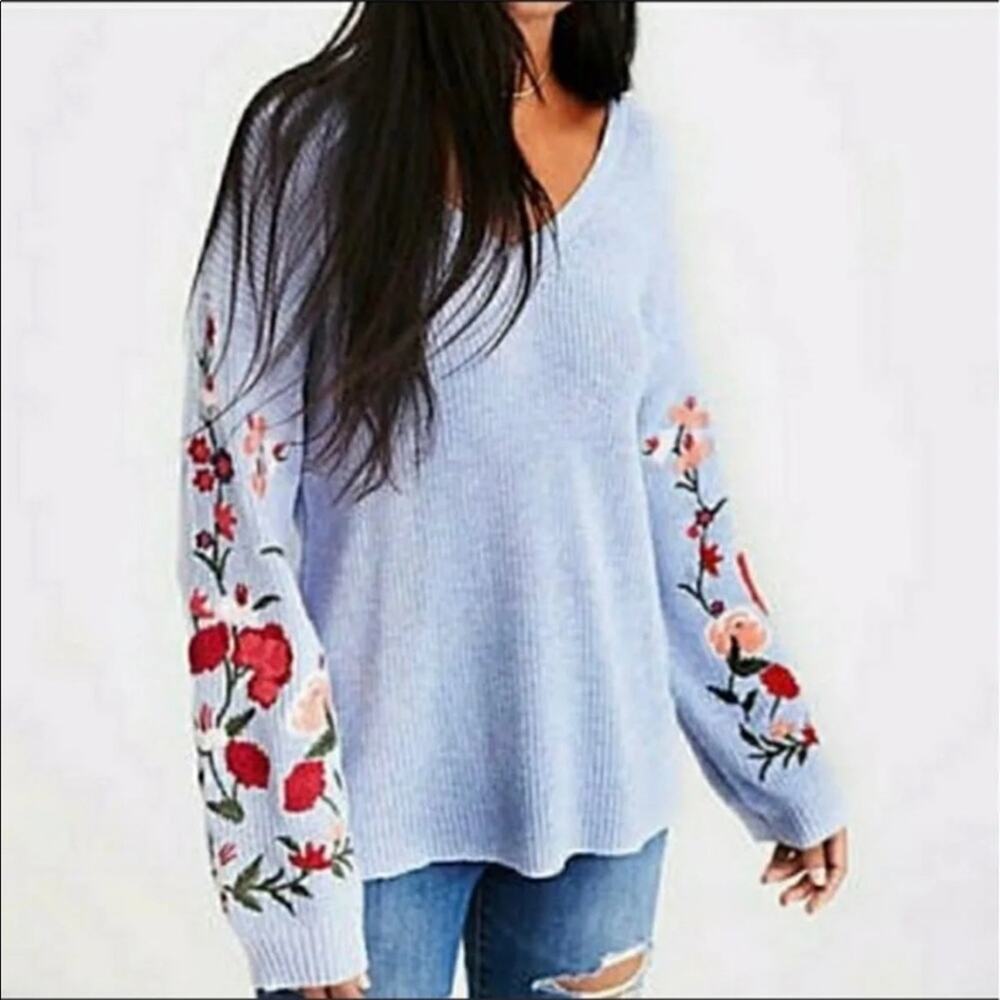 American Eagle blue embroidered floral knit oversized sweater size small